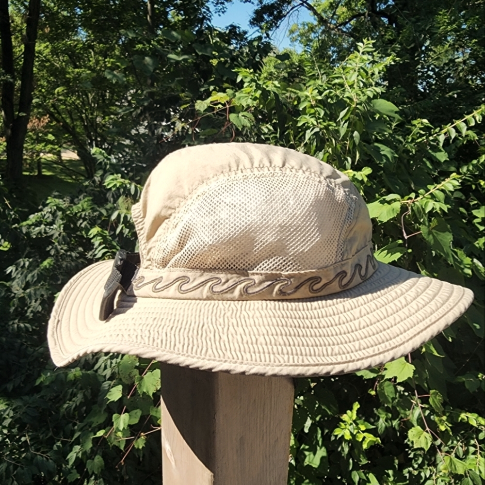 REI Kids lightweight Hiking hat with mesh vents & adjustable size headband